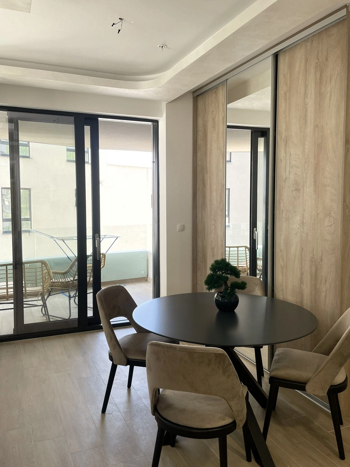 Garsonjera-sa-terasom-i-pogledom-na-more-Rafailovici-Budva-3 Garsonjera 72 m² – Rafailovići, Budva — fotografija 4