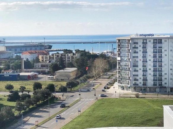 Jednosoban stan sa terasom i pogledom na more