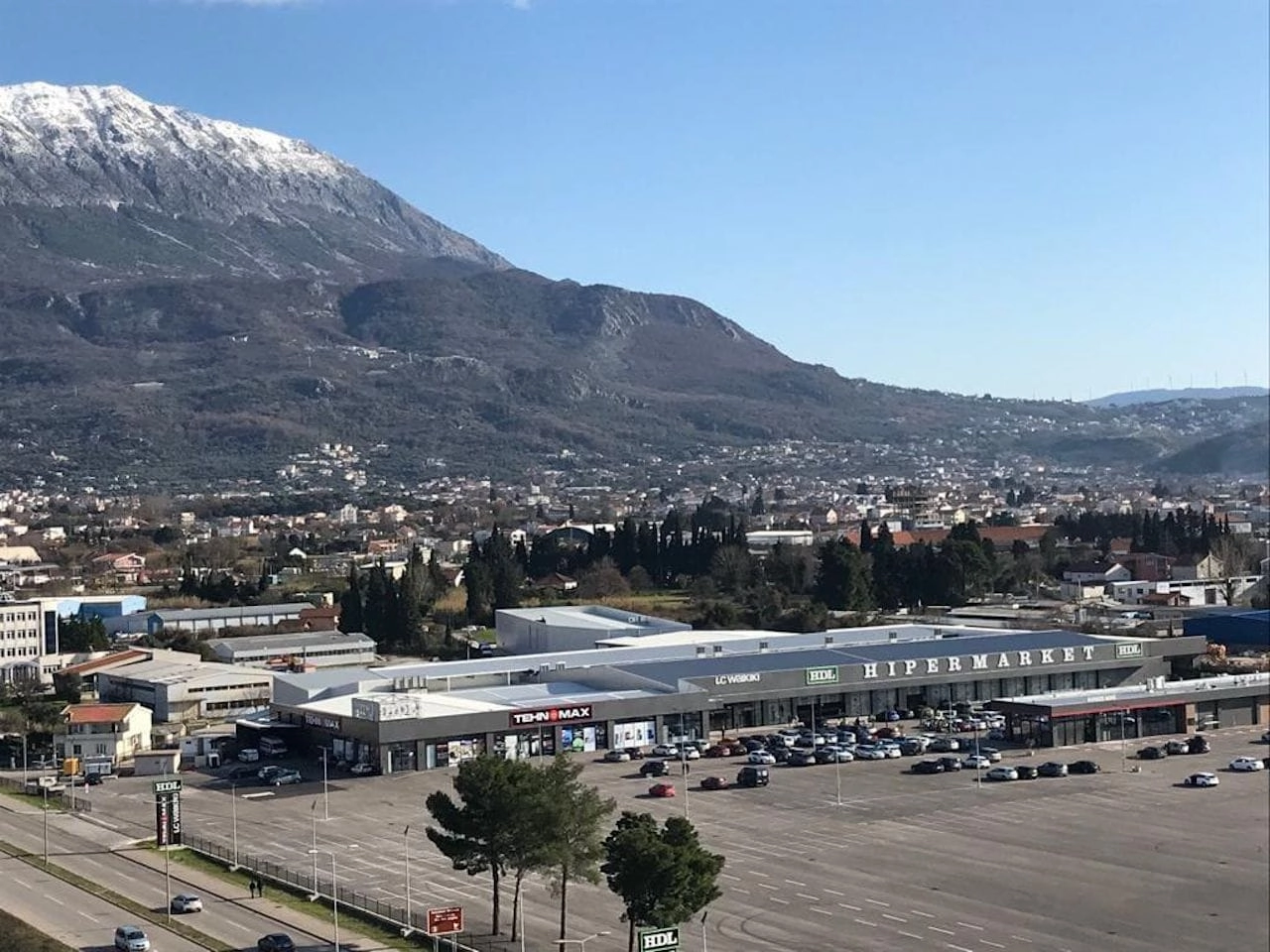 Jednosoban-stan-sa-terasom-i-pogledom-na-more-centar-Bara-1 Jednosoban stan 46 m² – Bar — fotografija 2