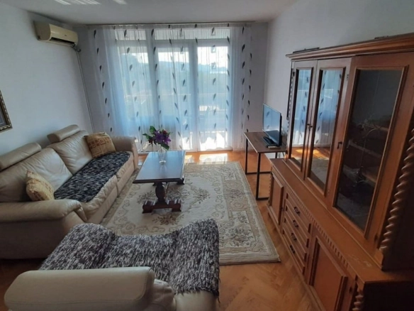 Dvosoban stan od 90 m² u centru Bara