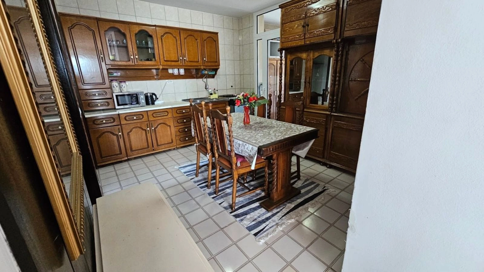 Dvosoban-stan-od-90-m²-u-centru-Bara-2 Dvosoban stan 90 m² – Bar — fotografija 3