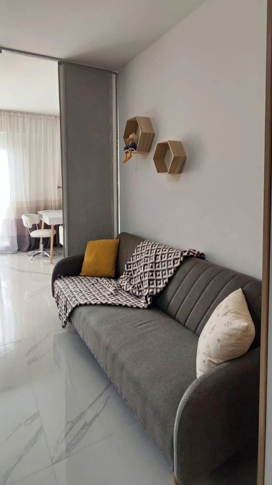 Garsonjera-36-m²-sa-namjestajem-po-mjeri-Bar Garsonjera 36 m² sa namještajem po mjeri
