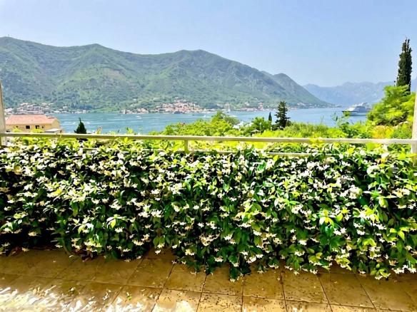 Dvosoban stan 102 m² – Dobrota, Kotor — fotografija 2