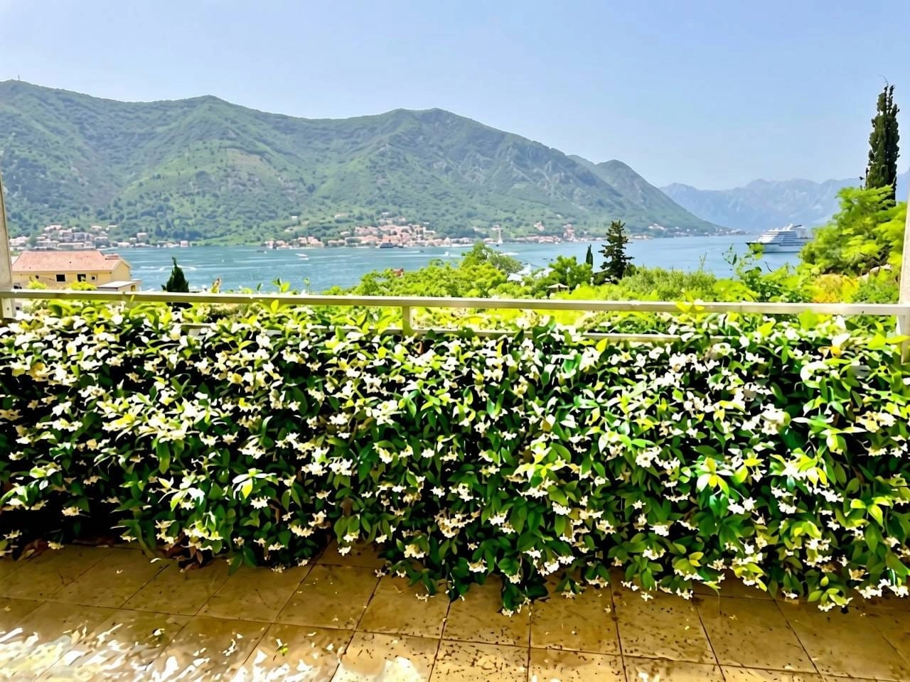 Penthaus-s-pogledom-na-zaliv-Dobrota-Kotor-1 Dvosoban stan 102 m² – Dobrota, Kotor — fotografija 2