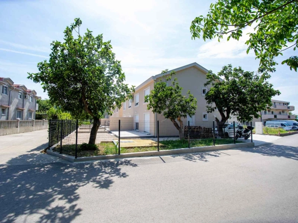 Duplex stan sa dvorištem u Radanovićima