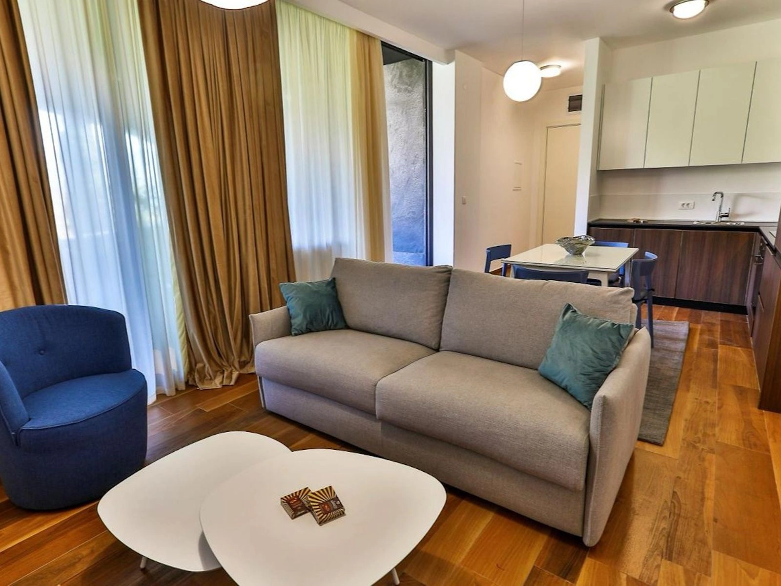 Dvosoban-stan-u-kompleksu-Royal-Gardens-Budva-1 Dvosoban stan 100 m² – Centar, Budva — fotografija 2