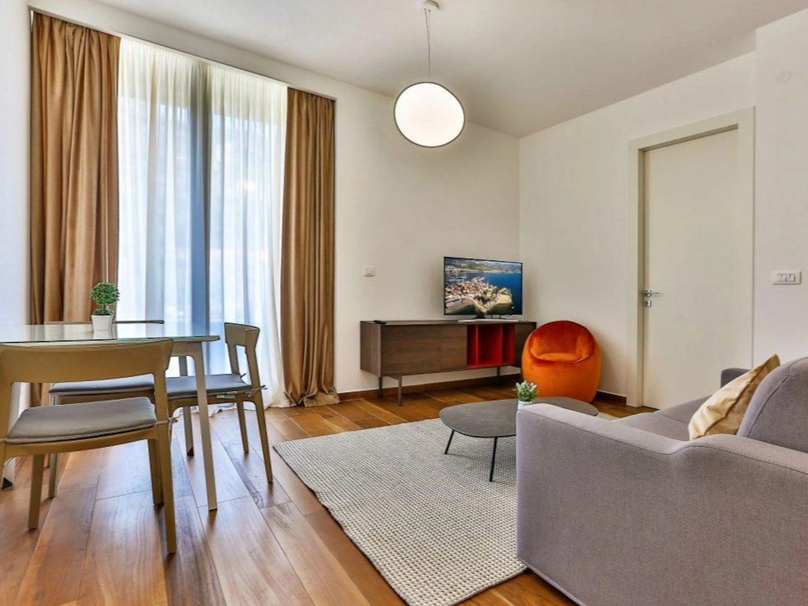 Dvosoban-stan-u-kompleksu-Royal-Gardens-Budva-5 Dvosoban stan 100 m² – Centar, Budva — fotografija 6