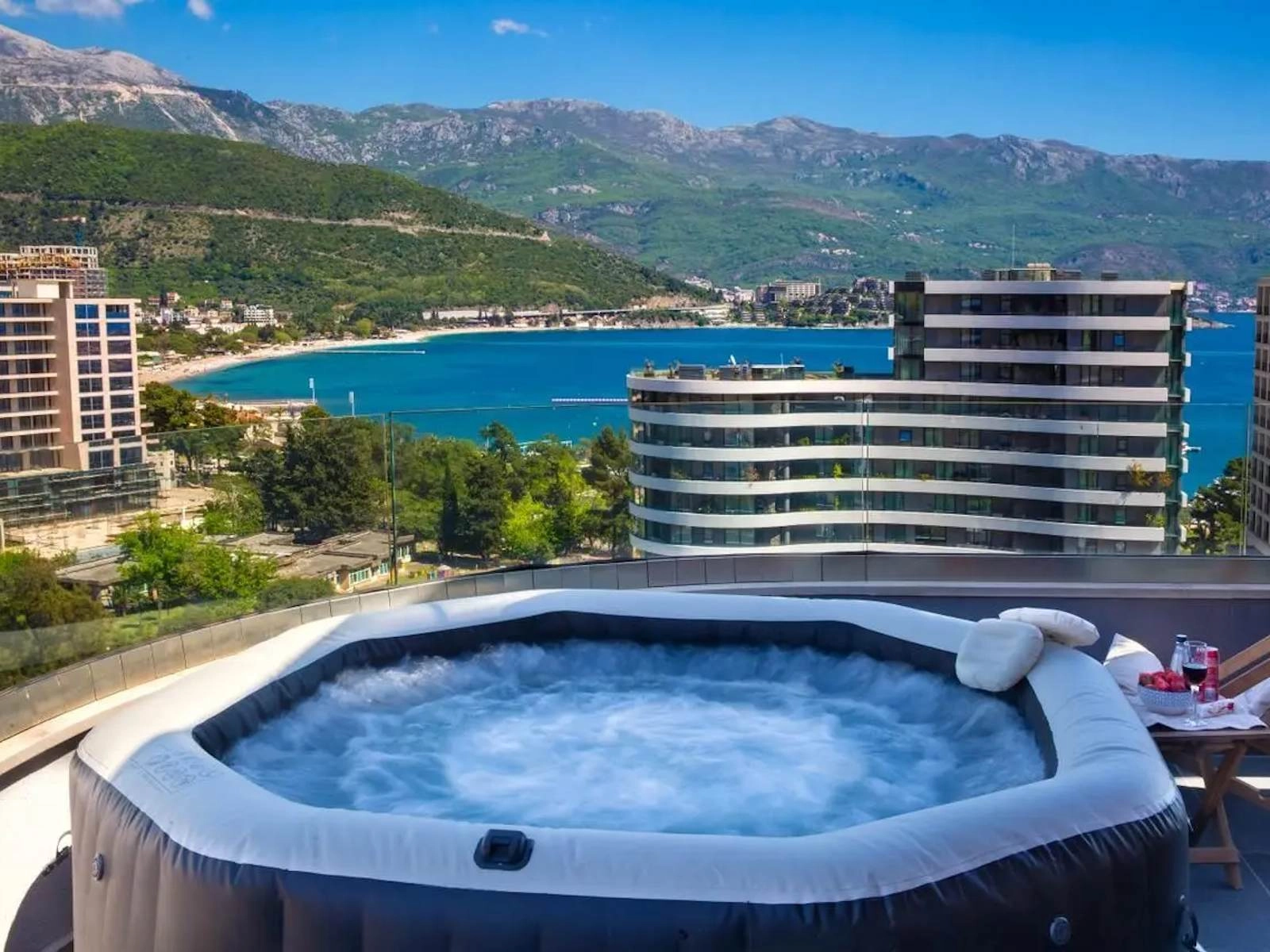 Penthaus-sa-terasom-i-pogledom-na-more-Budva-3 Trosoban stan 145 m² – Gospoština, Budva — fotografija 4