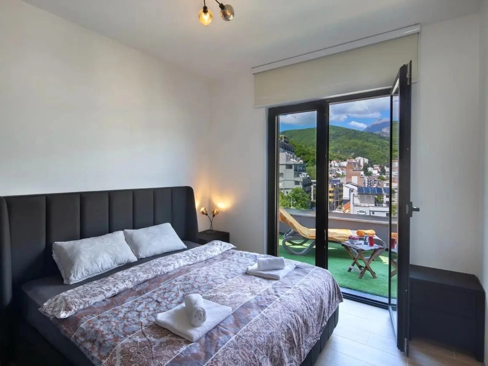 Penthaus-sa-terasom-i-pogledom-na-more-Budva-6 Trosoban stan 145 m² – Gospoština, Budva — fotografija 7