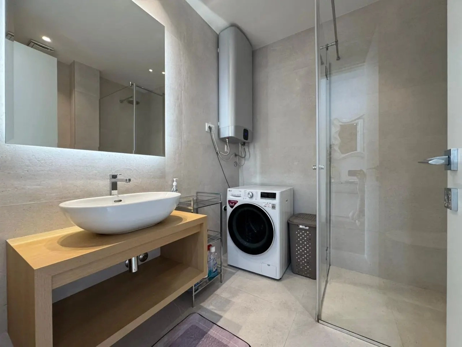 Penthaus-sa-terasom-i-pogledom-na-more-Budva-9 Trosoban stan 145 m² – Gospoština, Budva — fotografija 10