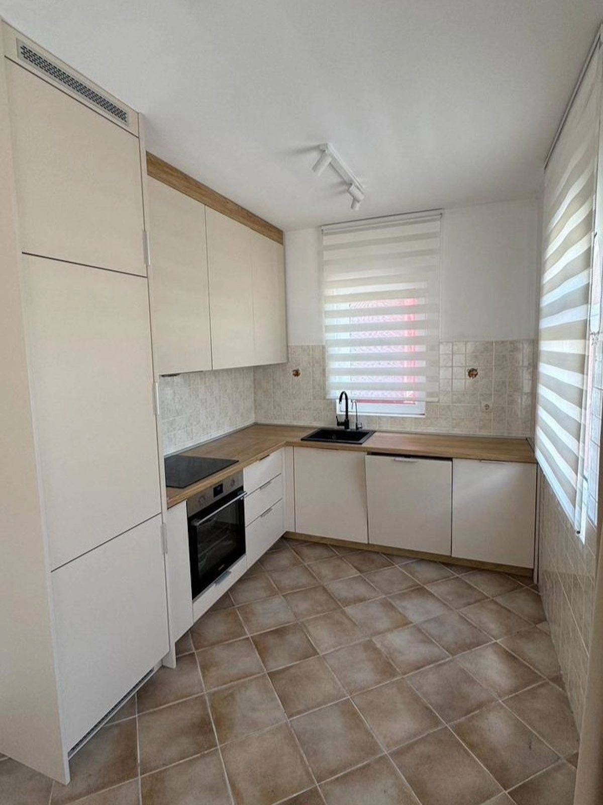 Dvosoban-stan-sa-bazenom-u-Lastvi-Grbaljskoj-Budva-4 Dvosoban stan 79 m² – Budva — fotografija 5