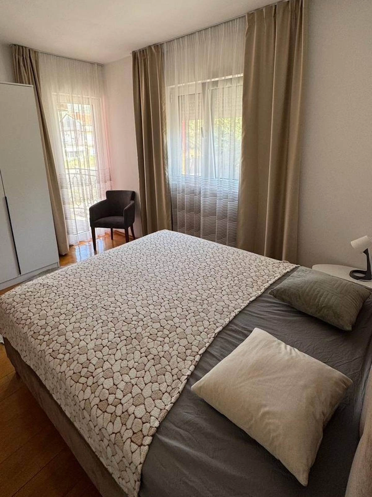 Dvosoban-stan-sa-bazenom-u-Lastvi-Grbaljskoj-Budva-7 Dvosoban stan 79 m² – Budva — fotografija 8