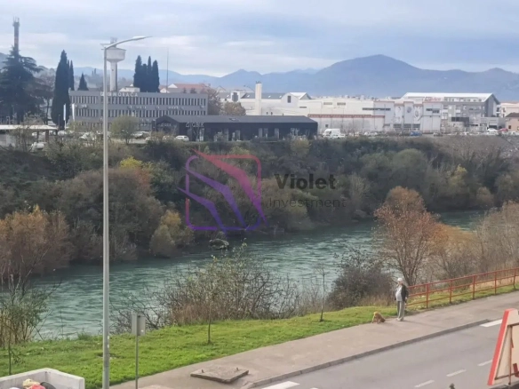 Trosoban stan 91 m² na Krivom mostu