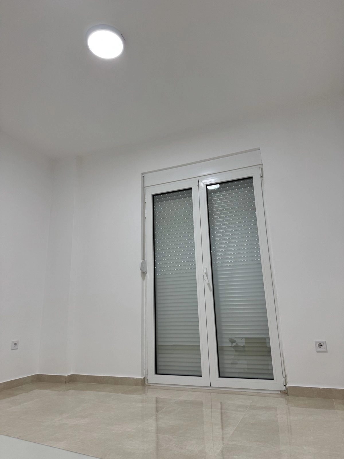 Kuca-za-izdavanje-Stari-aerodrom-Podgorica-5 Kuća sa garažom i dvorištem, Stari aerodrom, Podgorica — fotografija 6