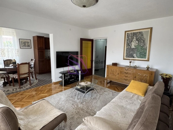 Izdavanje: Dvosoban stan 75 m² – Gornja Gorica, Podgorica — fotografija 3