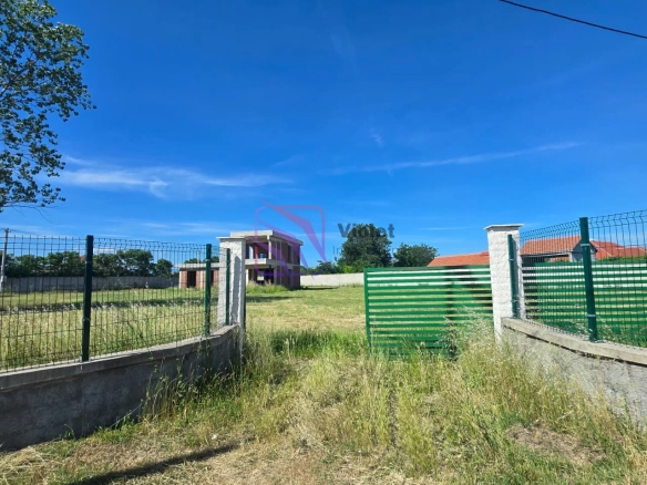 Plac sa kućom u izgradnji u Golubovcima