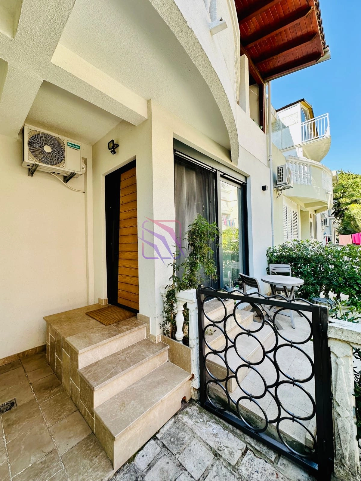 Jednosoban-stan-sa-terasom-u-Golubovini-Budva-10 Jednosoban stan 45 m² – Golubovina, Budva — fotografija 11