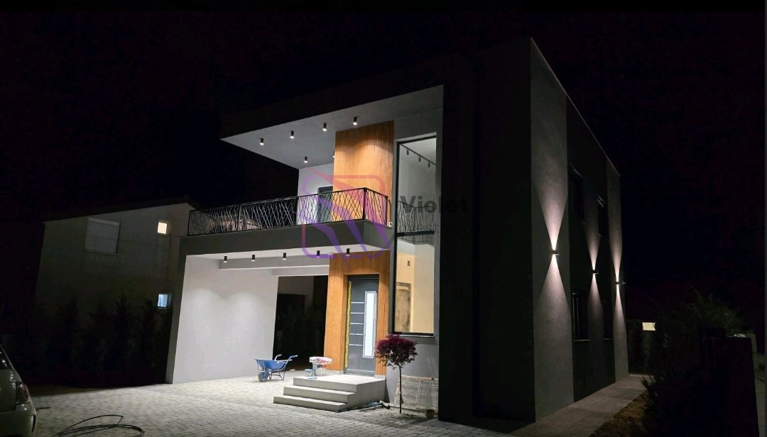 Porodicna-kuca-sa-dvoristem-u-Tolosima-Podgorica-3 Kuća 202 m² – Tološi, Podgorica — fotografija 4