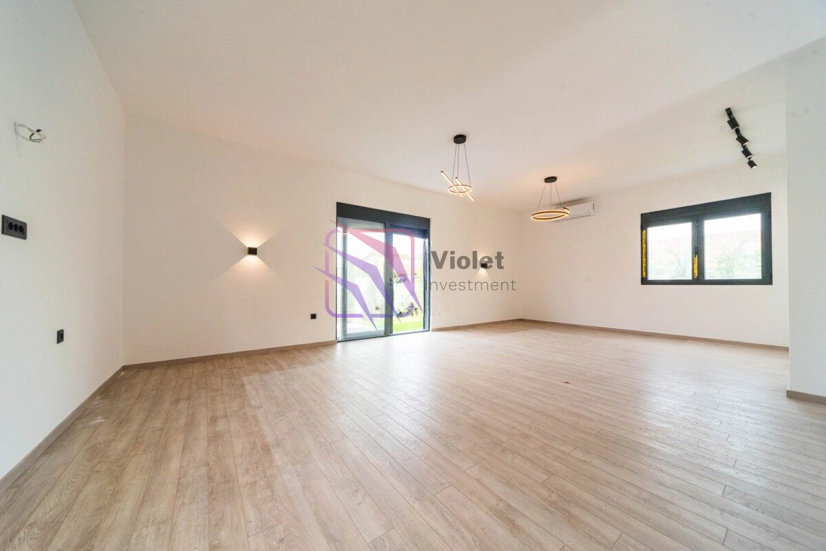 Porodicna-kuca-sa-dvoristem-u-Tolosima-Podgorica-5 Kuća 202 m² – Tološi, Podgorica — fotografija 6