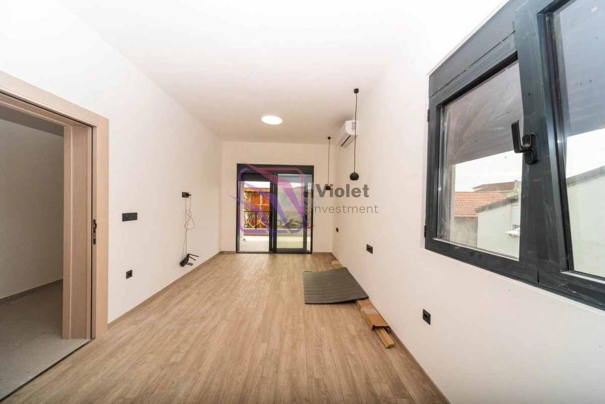 Porodicna-kuca-sa-dvoristem-u-Tolosima-Podgorica-8 Kuća 202 m² – Tološi, Podgorica — fotografija 9
