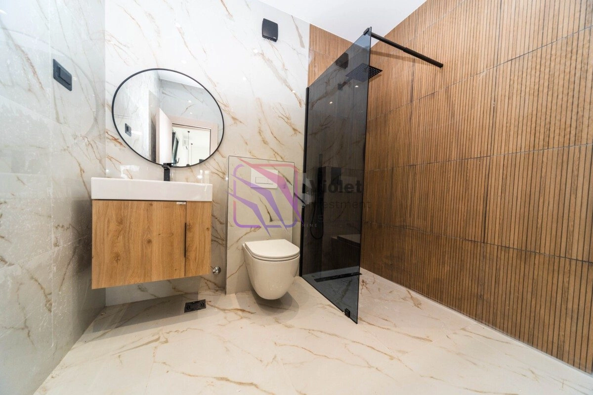 Porodicna-kuca-sa-dvoristem-u-Tolosima-Podgorica-9 Kuća 202 m² – Tološi, Podgorica — fotografija 10