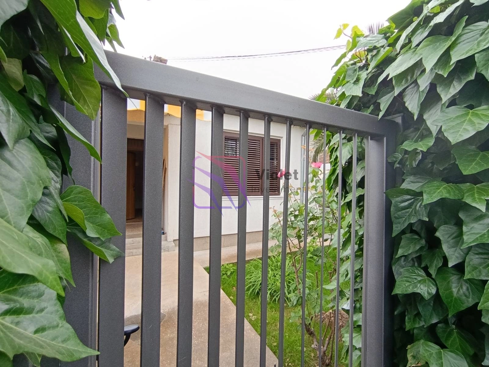 Renovirana-kuca-sa-dvoristem-u-Dracu-Podgorica-1 Izdavanje: Kuća 80 m² – Stara Varoš, Podgorica — fotografija 2
