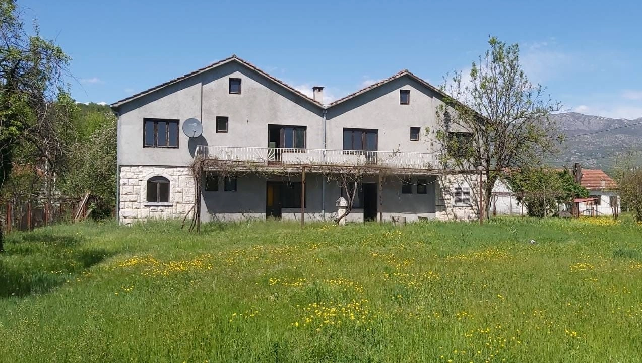 Kuca-sa-velikim-placem-u-Pazicima-Danilovgrad-2 Plac 2.341 m² – Danilovgrad — fotografija 3