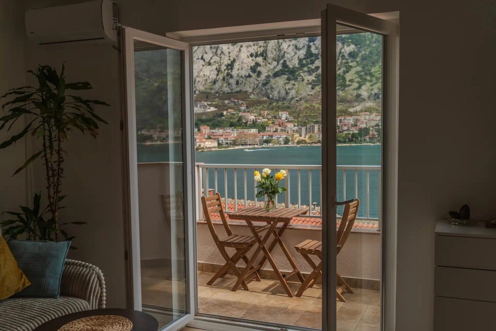 Dvosoban-stan-sa-pogledom-na-zaliv-Muo-Kotor-13 Dvosoban stan 50 m² – Muo, Kotor — fotografija 14