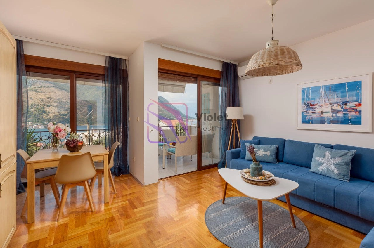 Jednosoban-stan-sa-terasom-u-Dobroti-Kotor-2 Jednosoban stan 50 m² – Dobrota, Kotor — fotografija 3