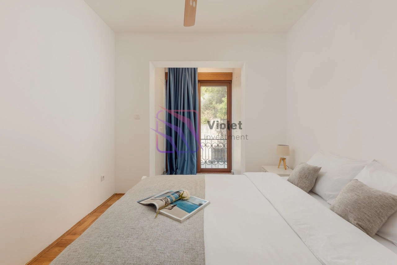 Jednosoban-stan-sa-terasom-u-Dobroti-Kotor-12 Jednosoban stan 50 m² – Dobrota, Kotor — fotografija 13