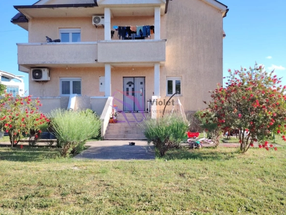 Porodična kuća sa velikim placem u Donjoj Gorici