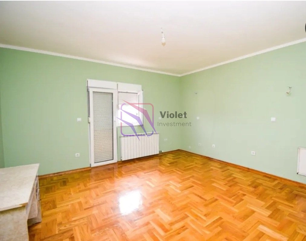 Porodicna-kuca-sa-velikim-placem-u-Donjoj-Gorici-Podgorica-9 Plac – Donja Gorica, Podgorica — fotografija 10