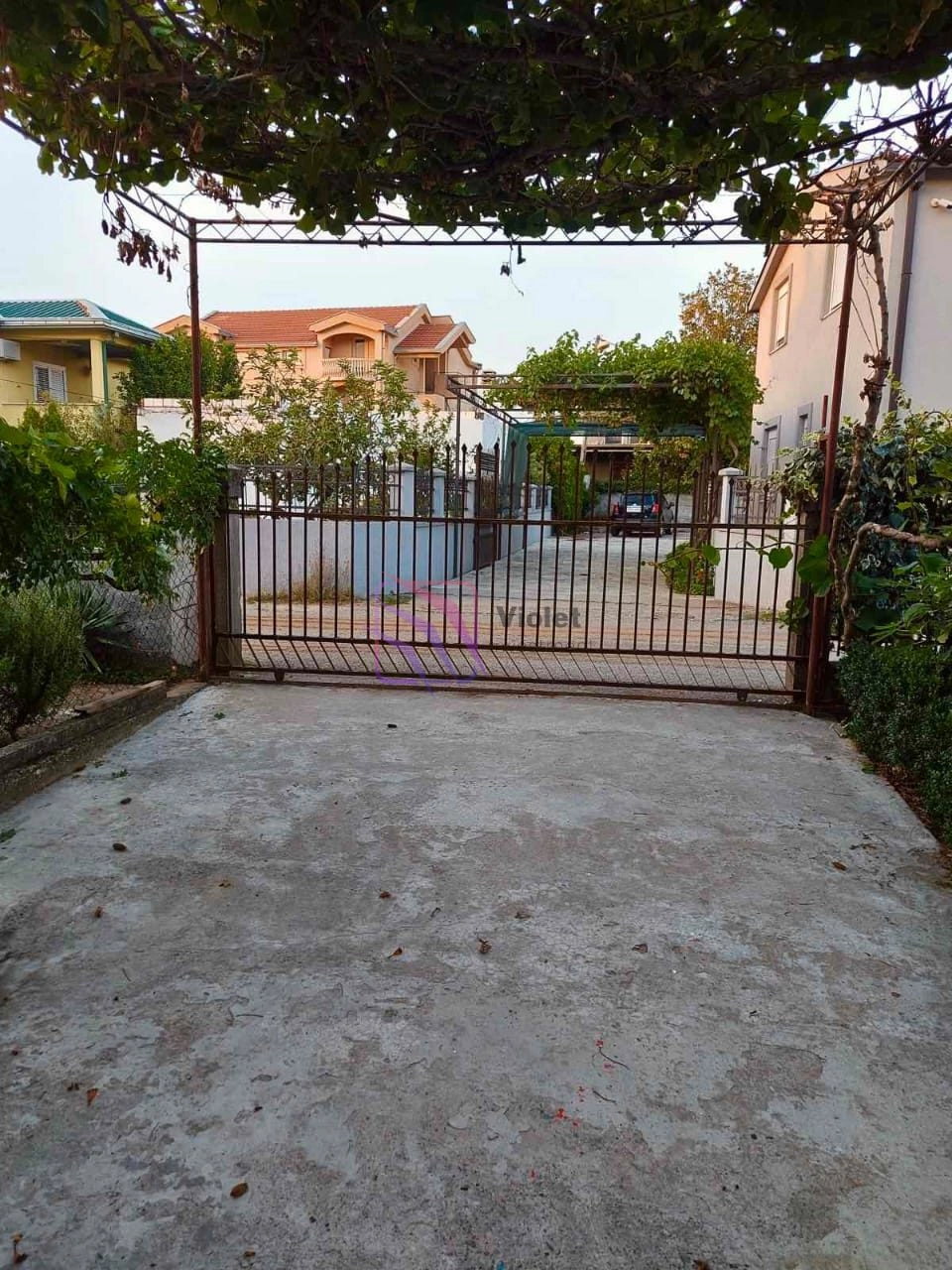 Trosoban-stan-u-Zabjelu-Podgorica-1 Izdavanje: Trosoban stan 130 m² – Zabjelo, Podgorica — fotografija 2