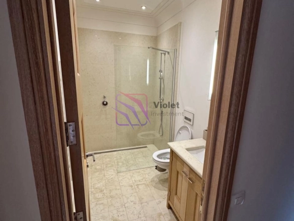 Izdavanje: Četvorosoban stan 240 m² – Seljanovo, Tivat — fotografija 6