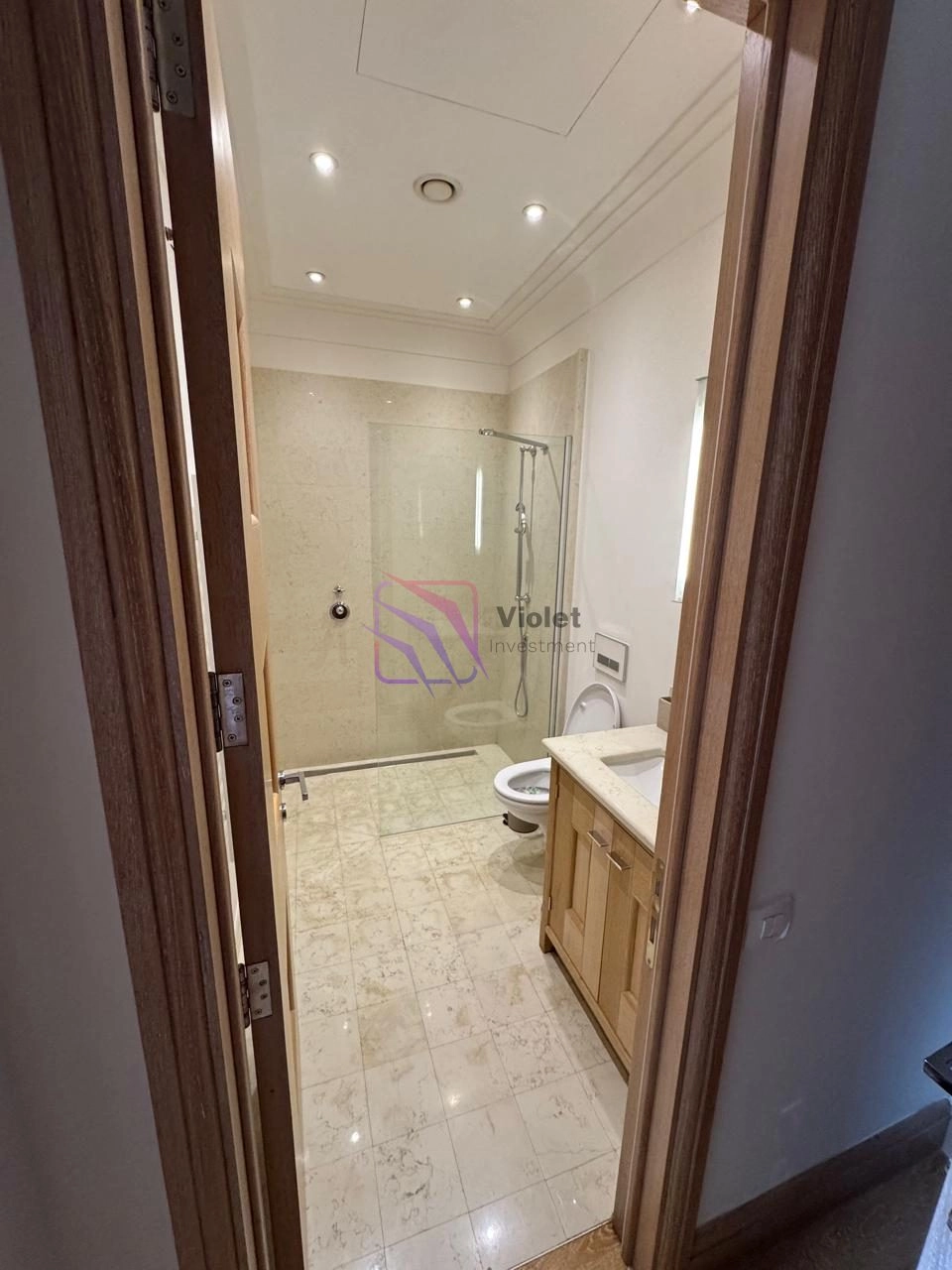 Cetvorosoban-stan-sa-pogledom-na-more-i-marinu-Gorica-Tivat-5 Izdavanje: Četvorosoban stan 240 m² – Seljanovo, Tivat — fotografija 6