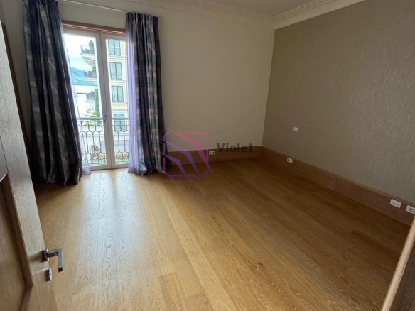 Izdavanje: Četvorosoban stan 240 m² – Seljanovo, Tivat — fotografija 7