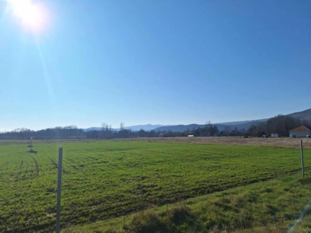 Plac-od-1900-m²-u-Sladojevu-Kopitu-Podgorica Plac od 1900 m² u Sladojevu Kopitu