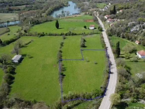 Plac 4252 m² u Selu Viš