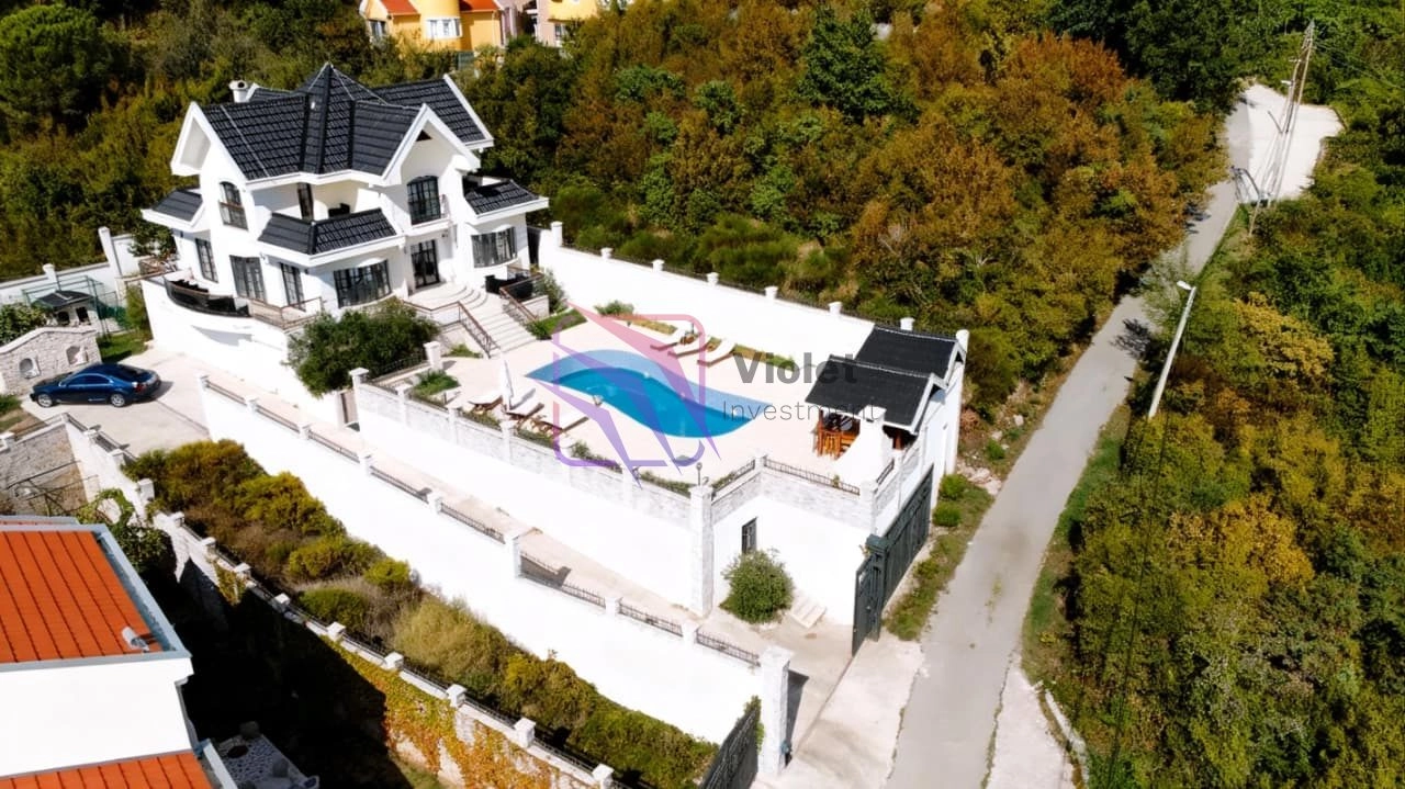 Kuca-sa-bazenom-u-Markovicima-Budva Izdavanje: Kuća 450 m² – Markovići, Budva