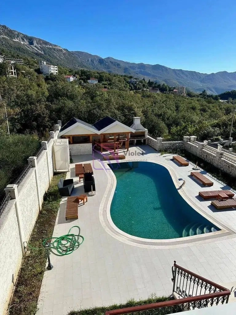 Kuca-sa-bazenom-u-Markovicima-Budva-2 Izdavanje: Kuća 450 m² – Markovići, Budva — fotografija 4