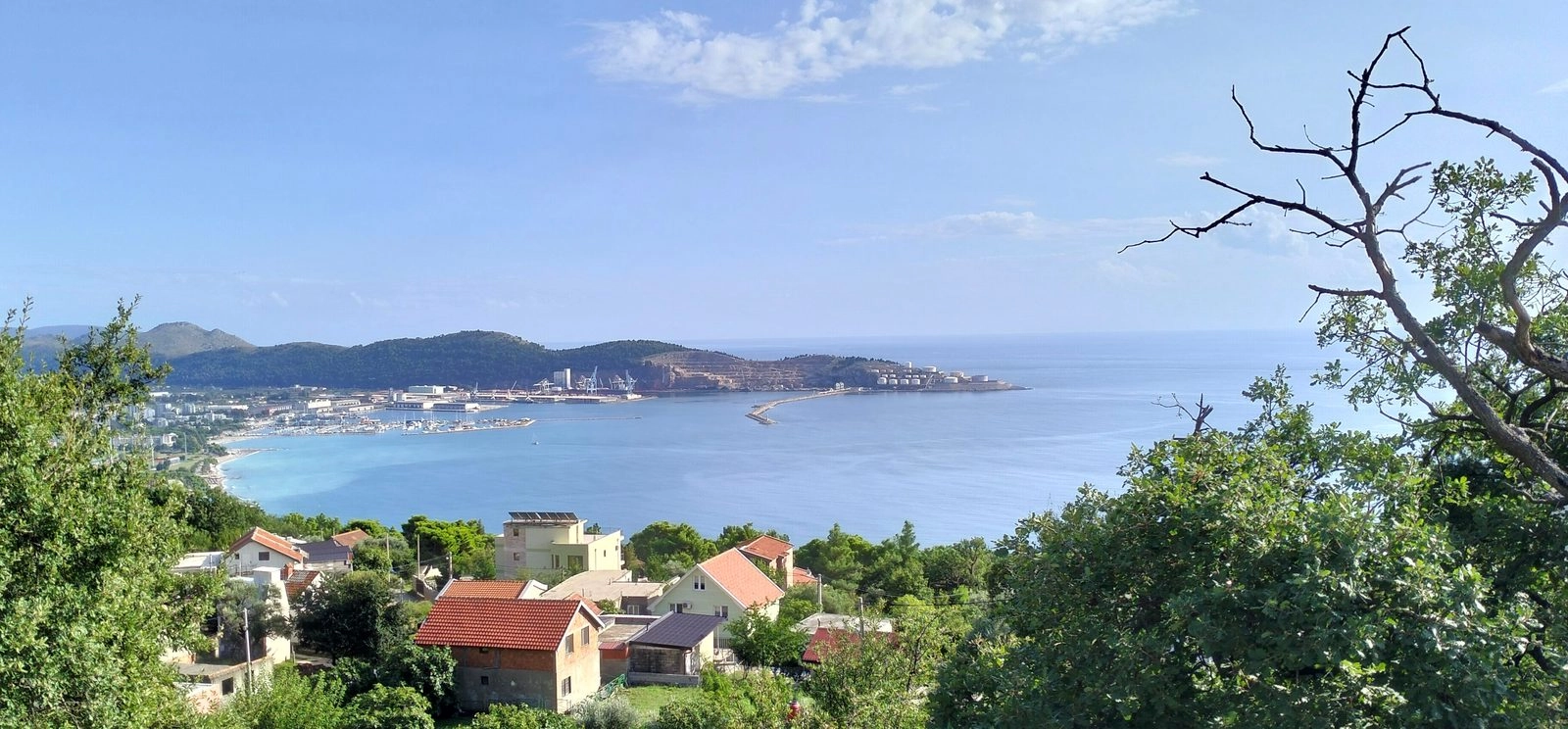 Dvospratna-kuca-sa-pogledom-na-more-u-Susnju-Bar Dvospratna kuća sa pogledom na more u Šušnju
