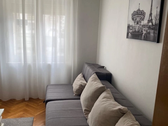 Izdavanje: Garsonjera 28 m² – Blok 9, Podgorica — fotografija 2