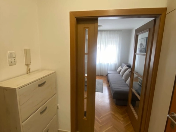 Izdavanje: Garsonjera 28 m² – Blok 9, Podgorica — fotografija 3