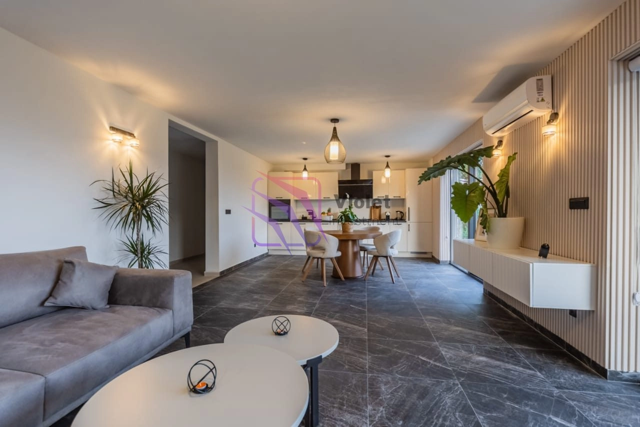 Kuca-sa-bazenom-i-pogledom-na-more-Markovici-Budva-5 Kuća 300 m² – Markovići, Budva — fotografija 6