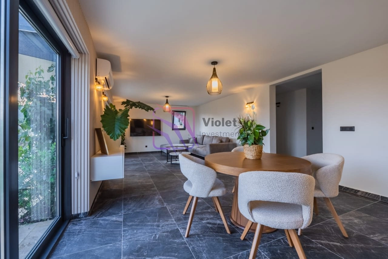 Kuca-sa-bazenom-i-pogledom-na-more-Markovici-Budva-10 Kuća 300 m² – Markovići, Budva — fotografija 11
