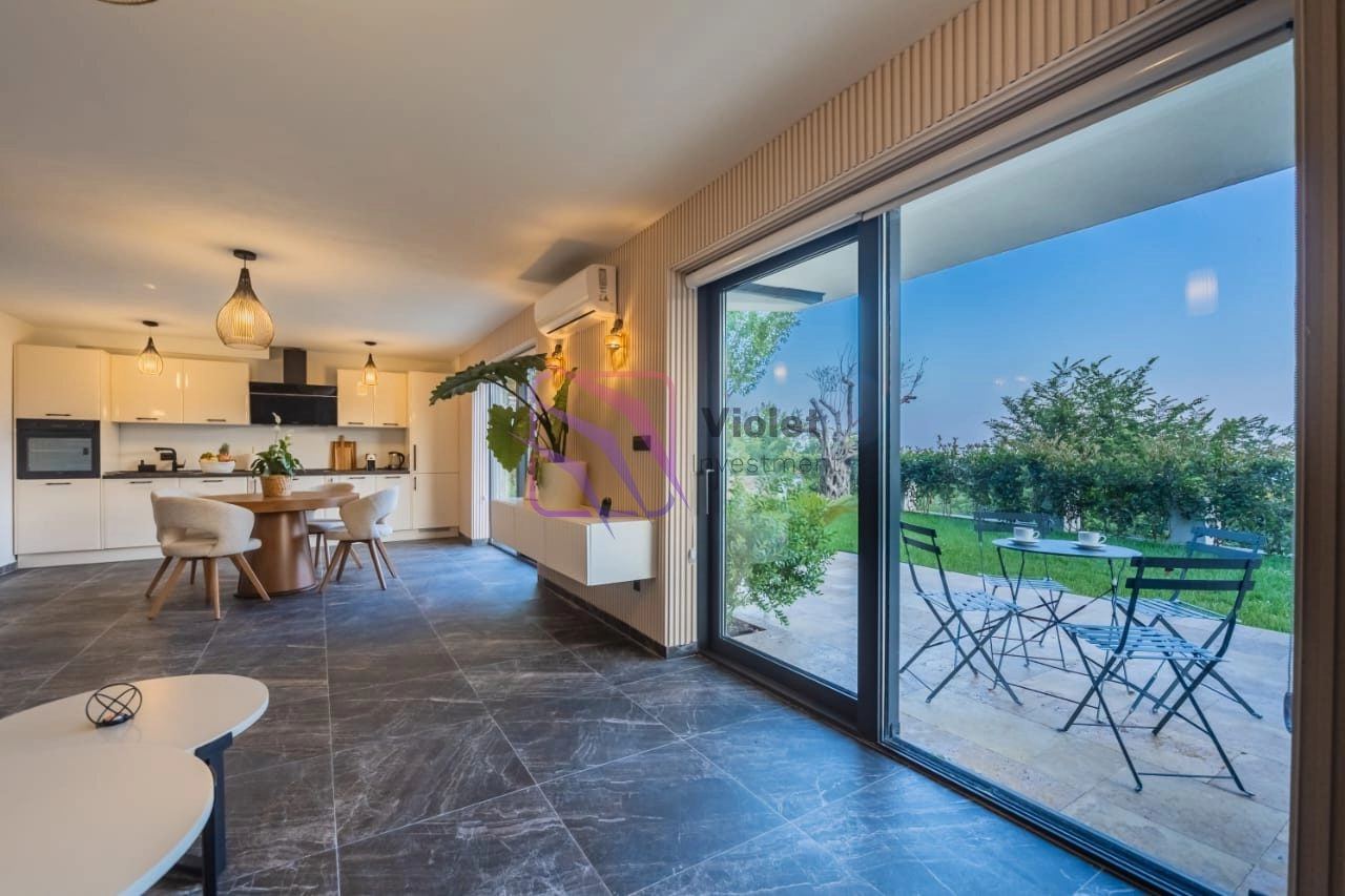 Kuca-sa-bazenom-i-pogledom-na-more-Markovici-Budva-11 Kuća 300 m² – Markovići, Budva — fotografija 12