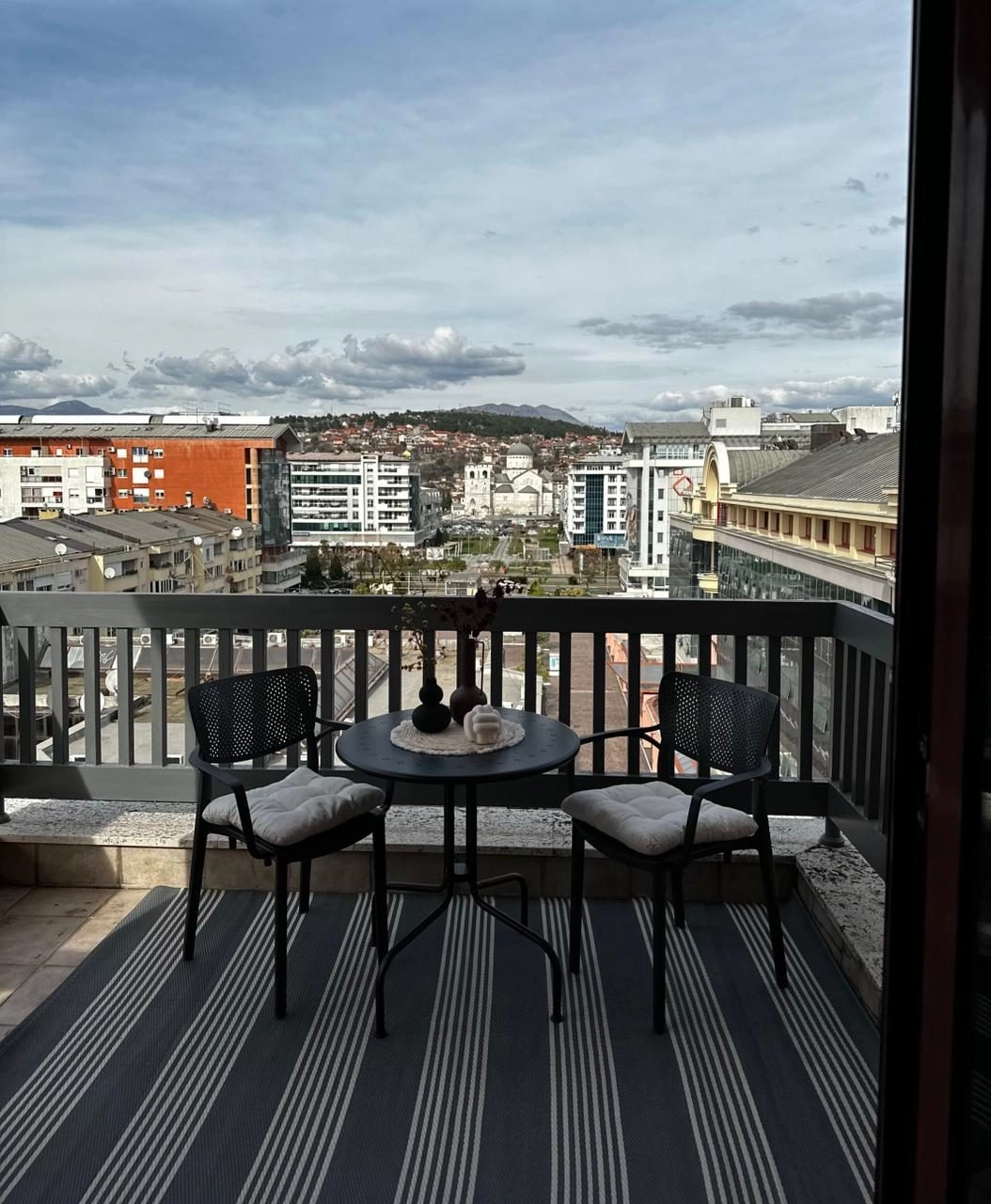 Namjesten-dvosoban-stan-sa-terasom-Preko-Morace-Podgorica-8 Dvosoban namješten stan sa terasom, Vranići, Podgorica — fotografija 9