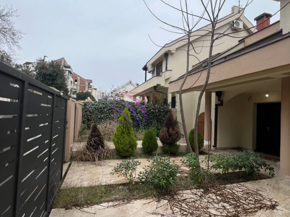 Kuća 400 m² – Gorica C, Podgorica — fotografija 7