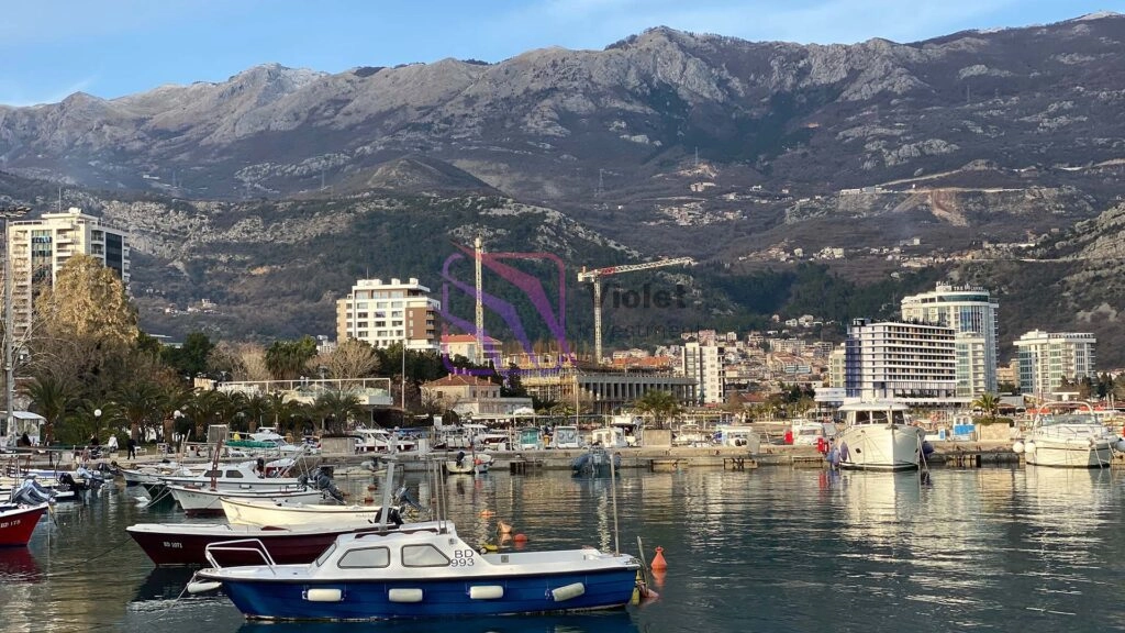 Hotelski-apartman-u-Radisson-Collection-kompleksu-Budva-4 Hotel 54 m² – Centar, Budva — fotografija 5
