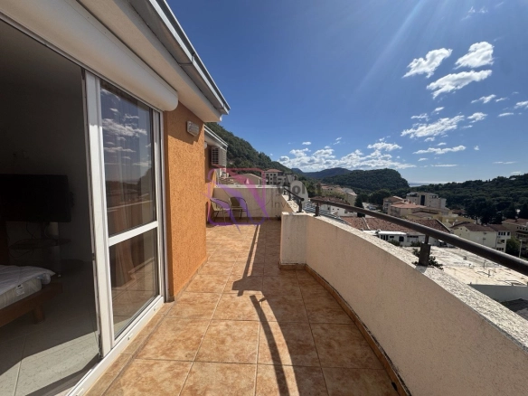 Četvorosoban stan 176 m² – Petrovac, Budva — fotografija 2